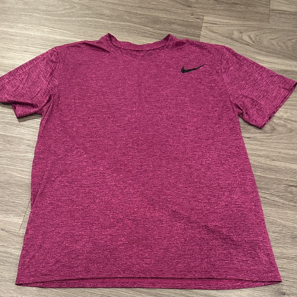 Nike Men's Maroon Short Sleeve Tee